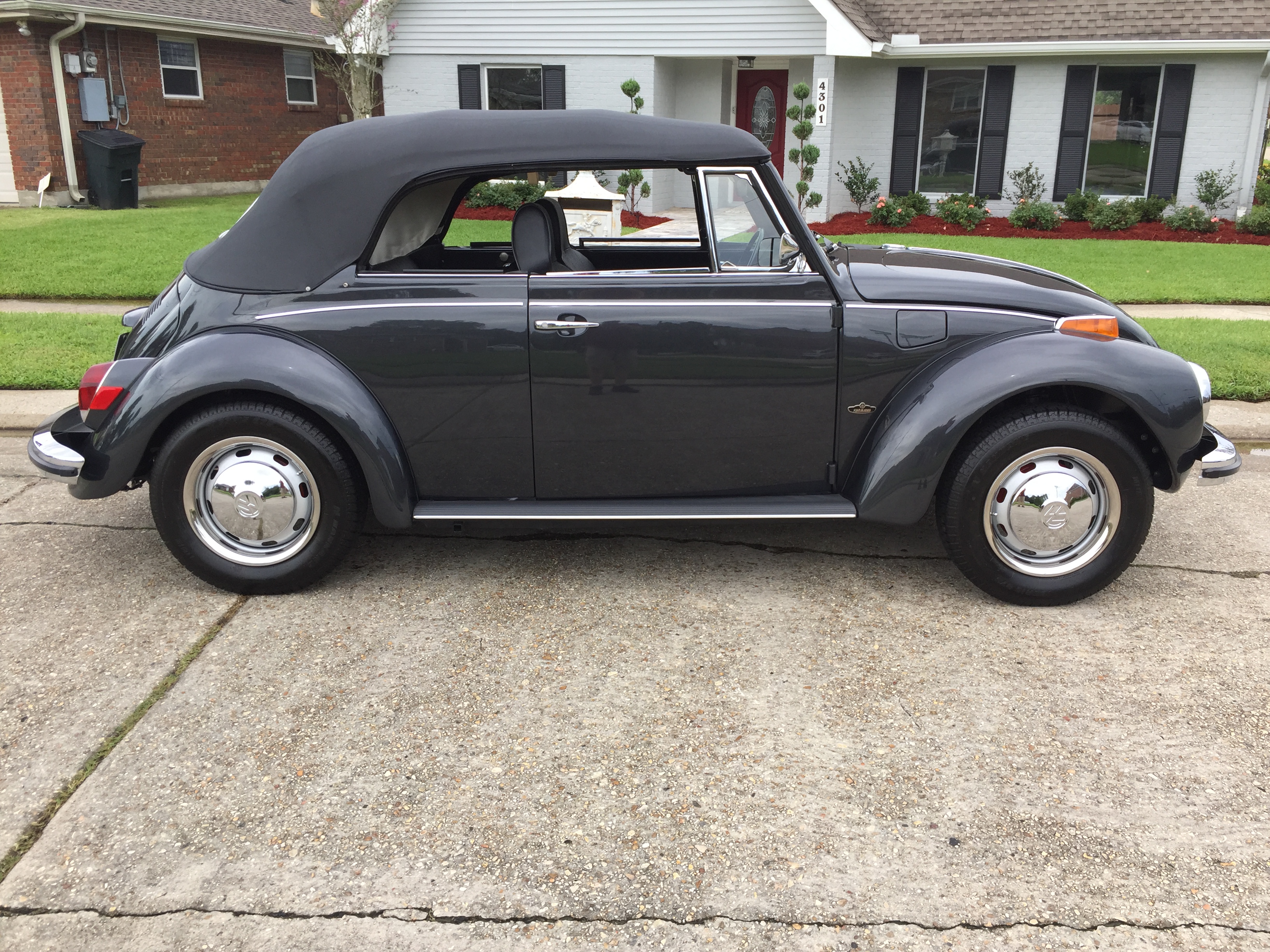 3rd Image of a 1971 VOLKSWAGEN SUPER BEETLE