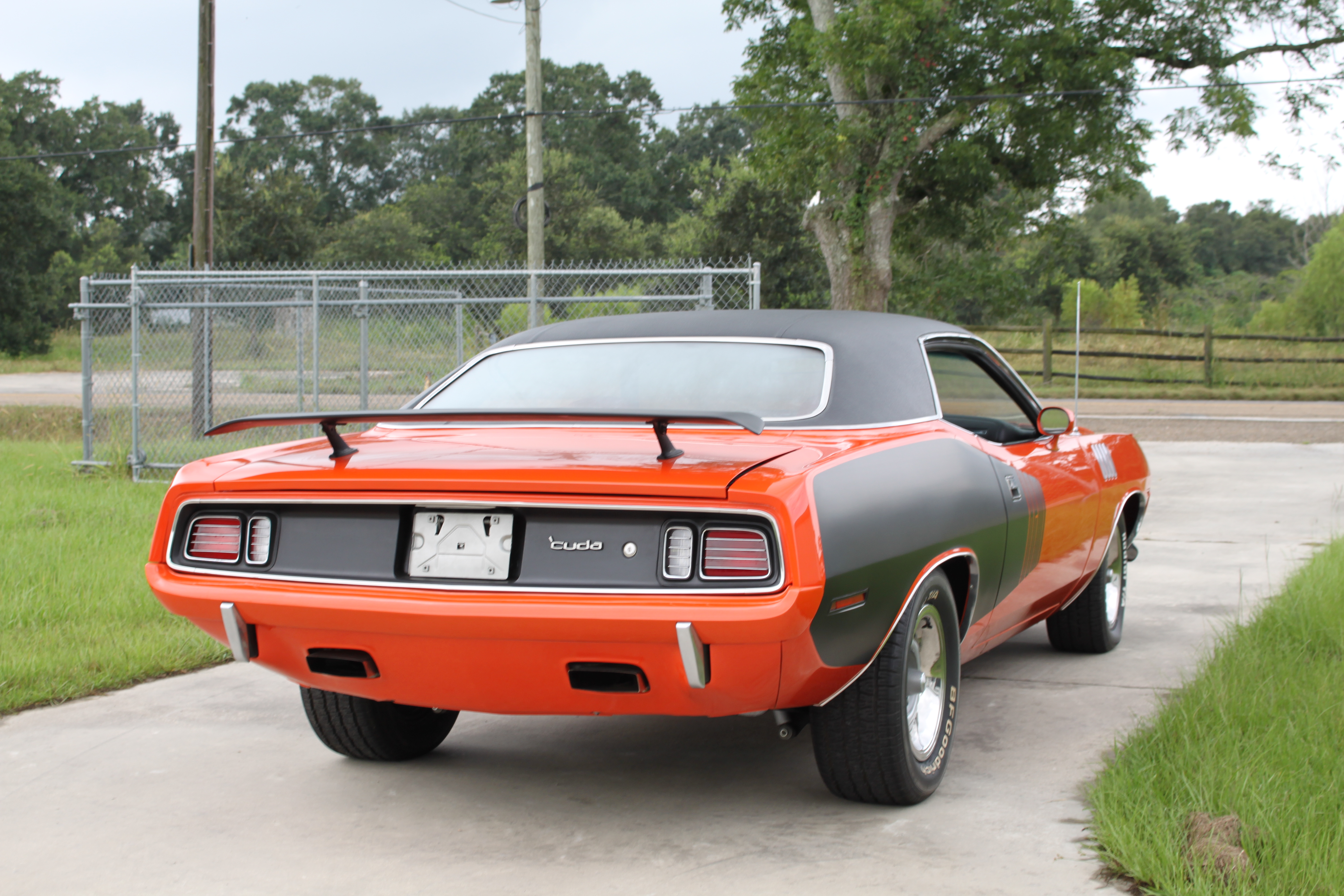 3rd Image of a 1971 PLYMOUTH BARRACUDA