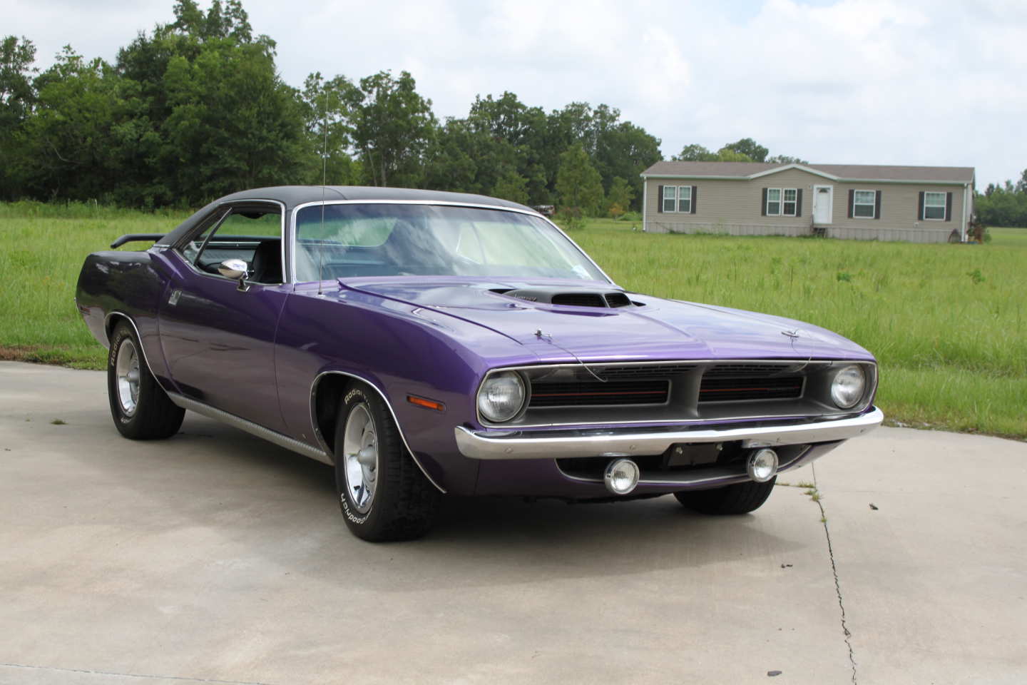 2nd Image of a 1970 PLYMOUTH BARRACUDA