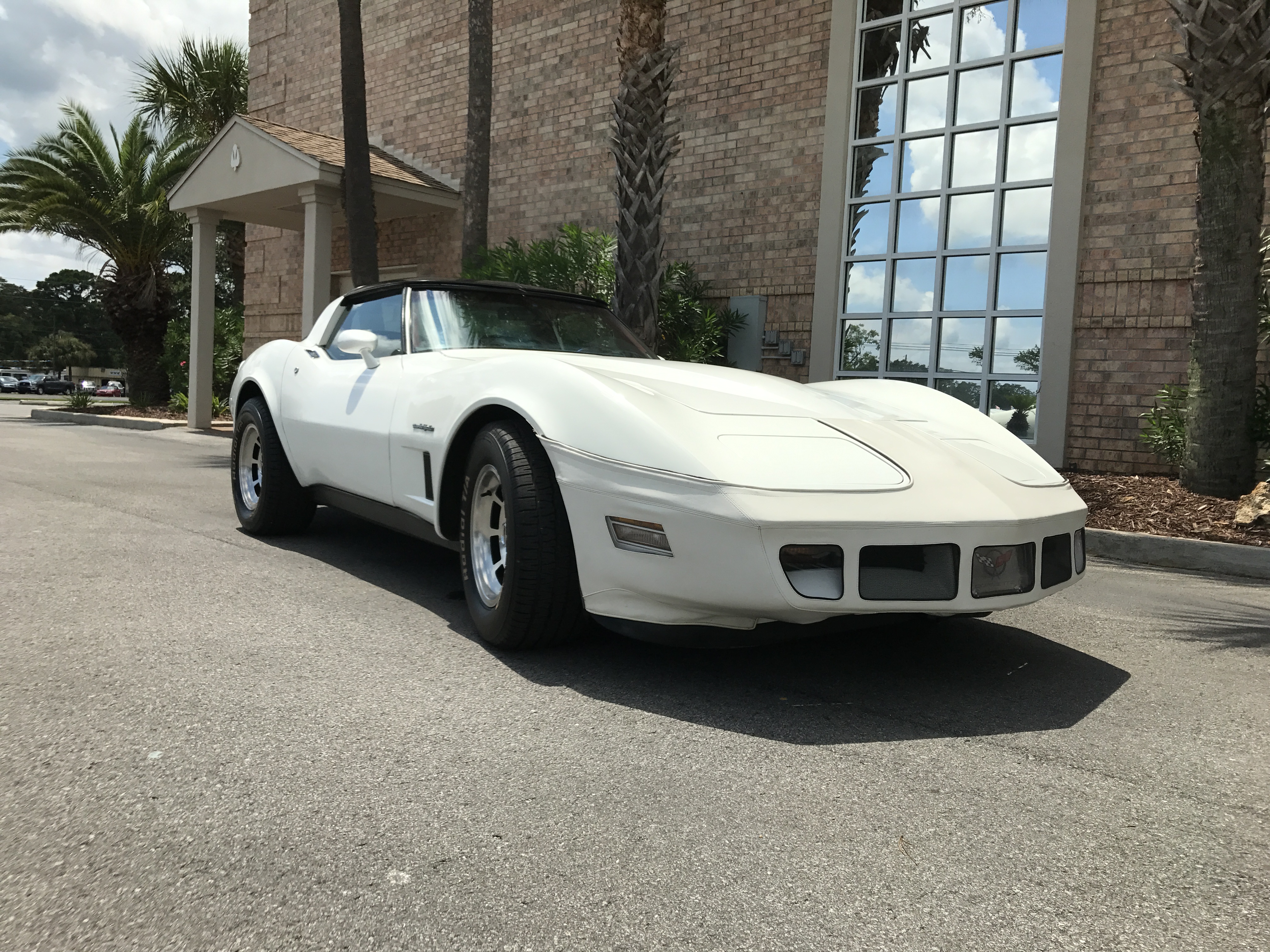 2nd Image of a 1982 CHEVROLET CORVETTE