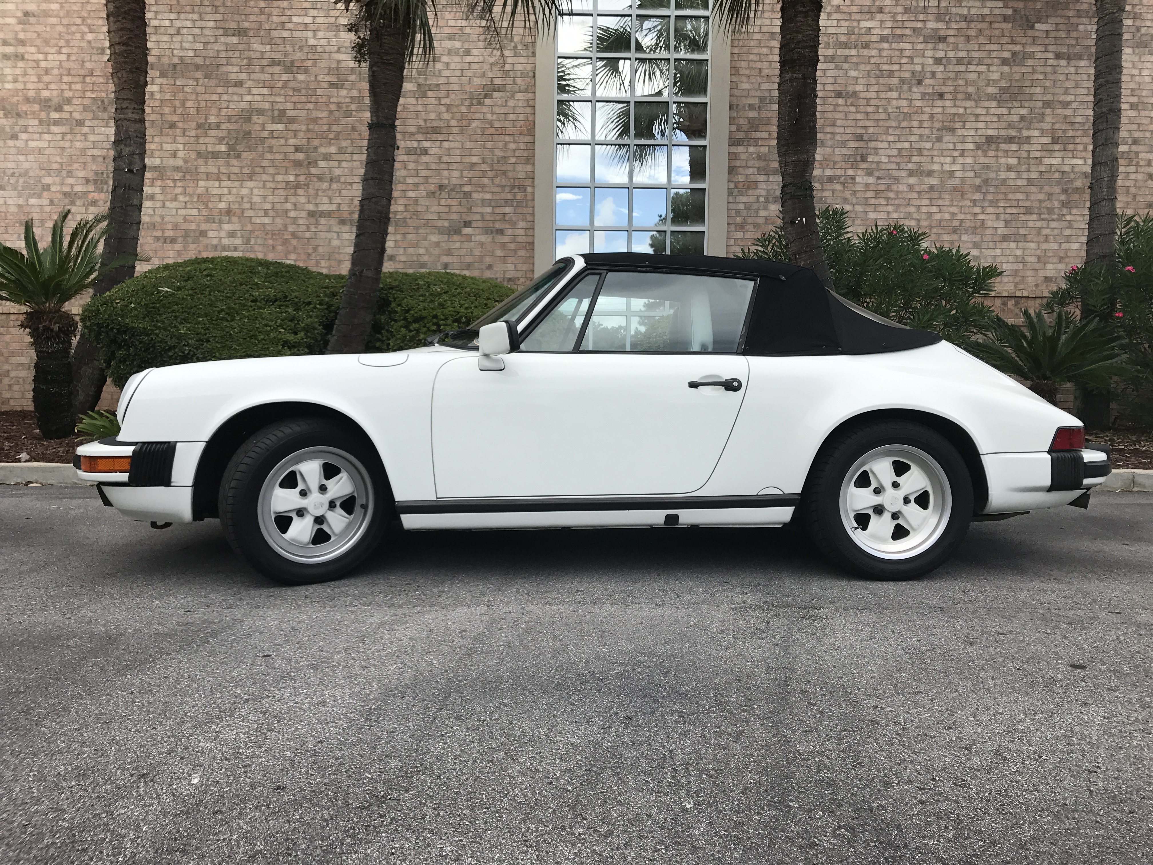 1st Image of a 1988 PORSCHE 911 CARRERA