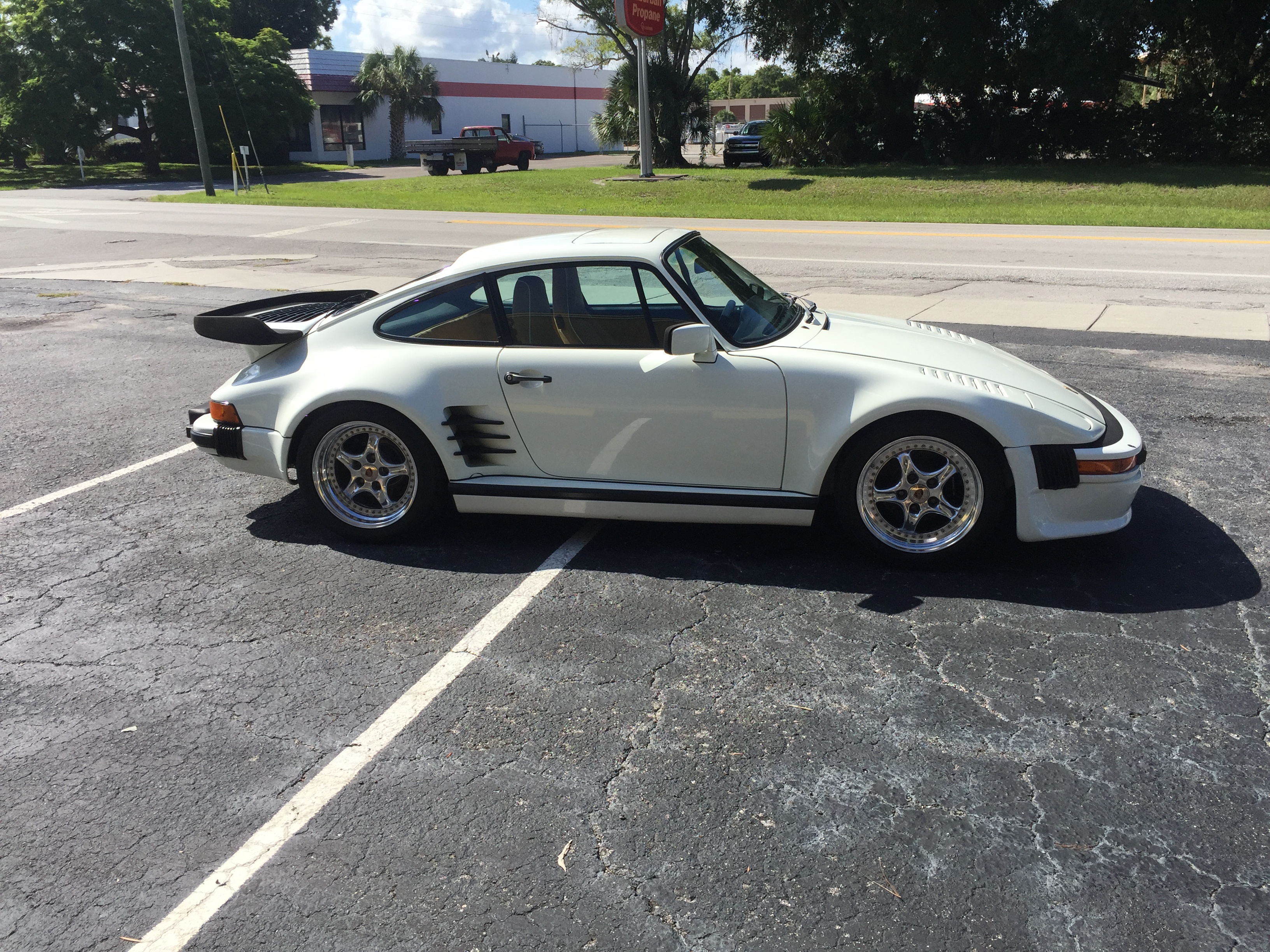 4th Image of a 1987 PORSCHE 930 TURBO