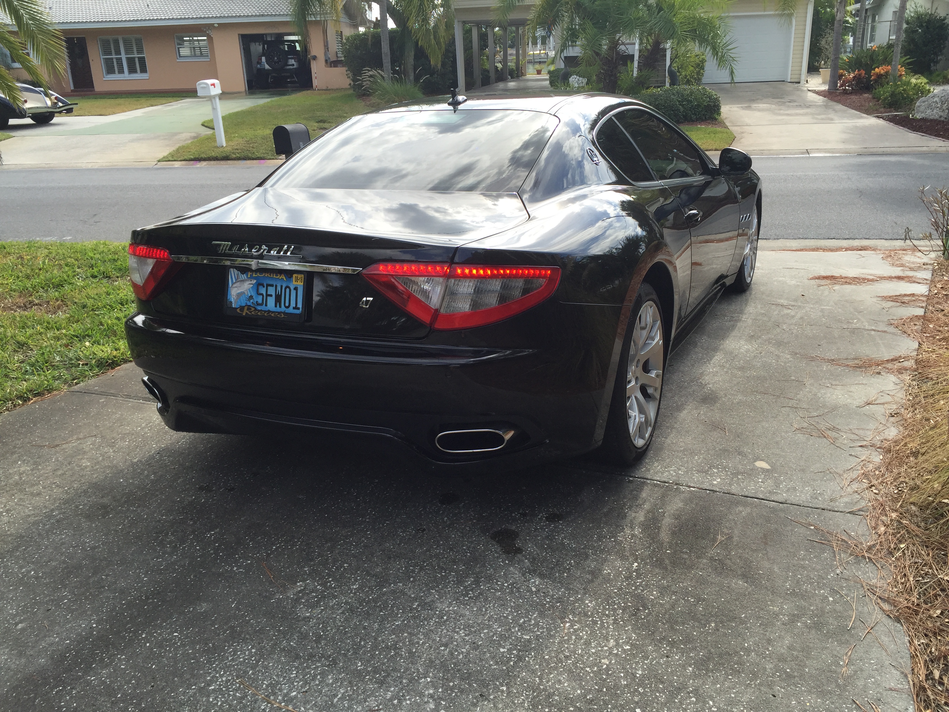 3rd Image of a 2010 MASERATI GRAN TURISMO S