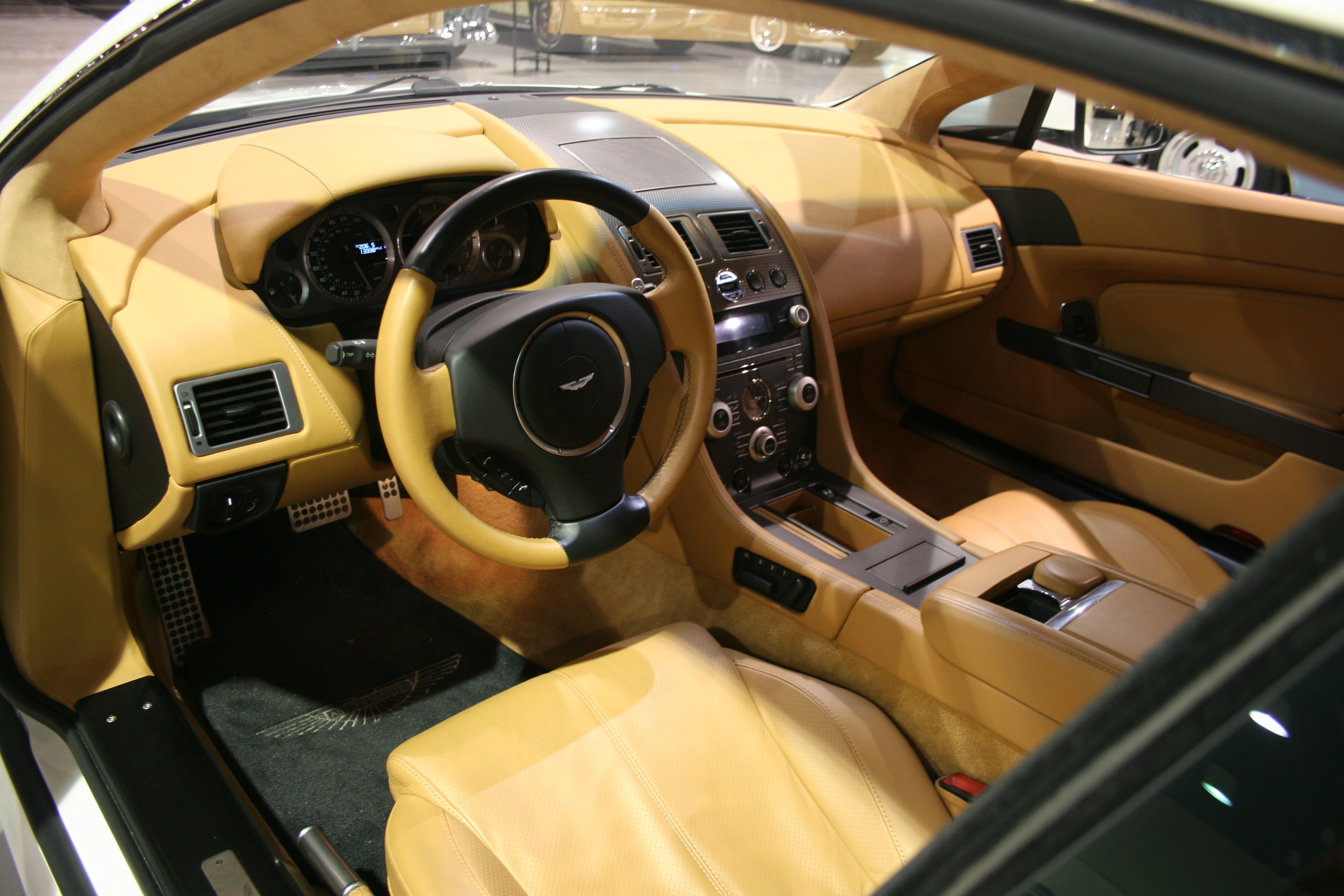 2nd Image of a 2011 ASTON MARTIN V8 VANTAGE