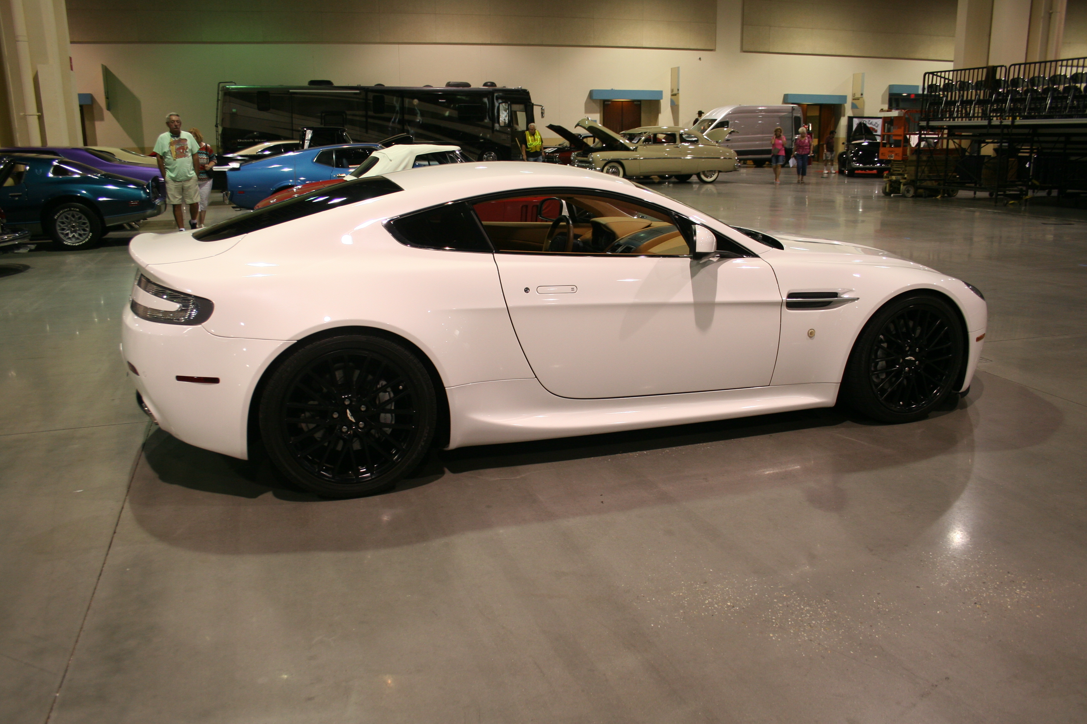 6th Image of a 2011 ASTON MARTIN V8 VANTAGE