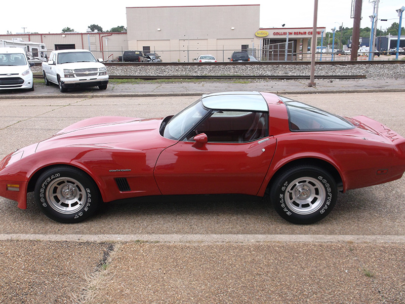 3rd Image of a 1982 CHEVROLET CORVETTE