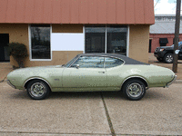 Image 2 of 3 of a 1969 OLDSMOBILE 442