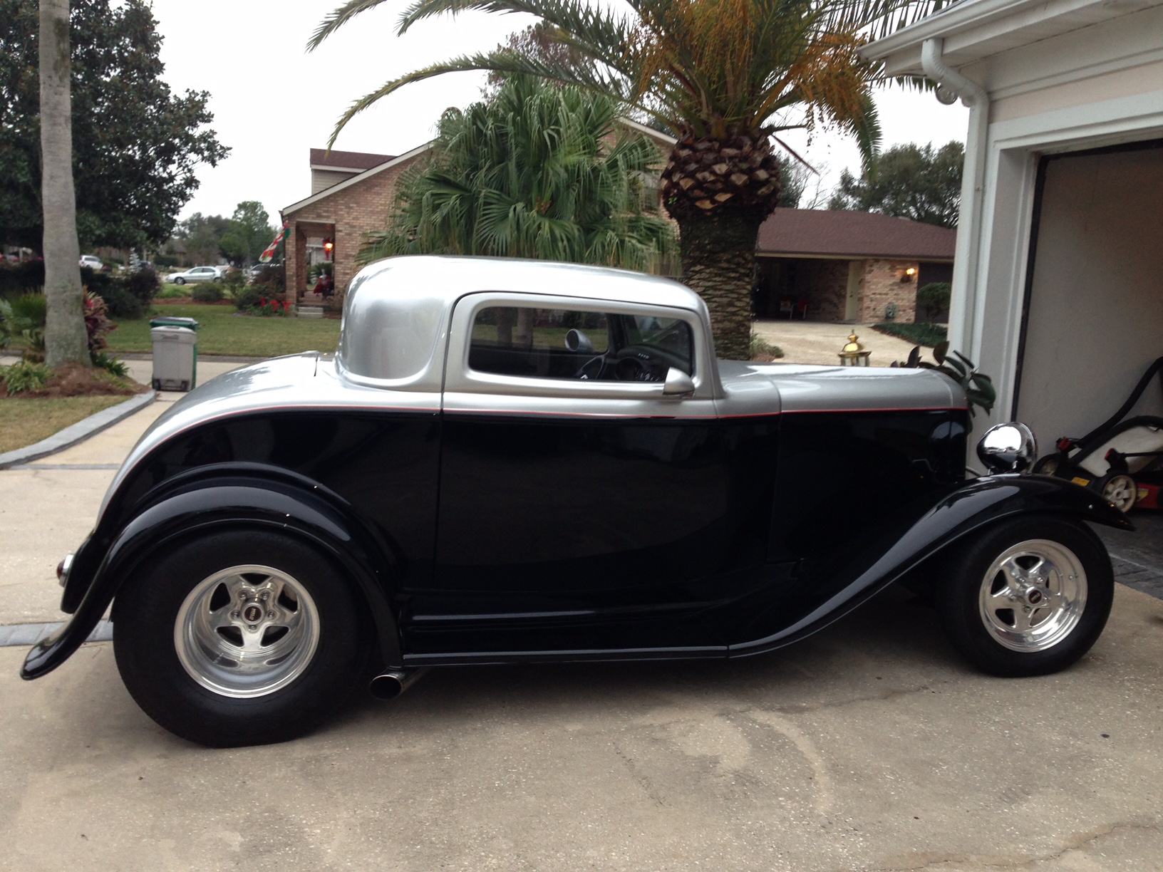 2nd Image of a 1932 FORD COUPE