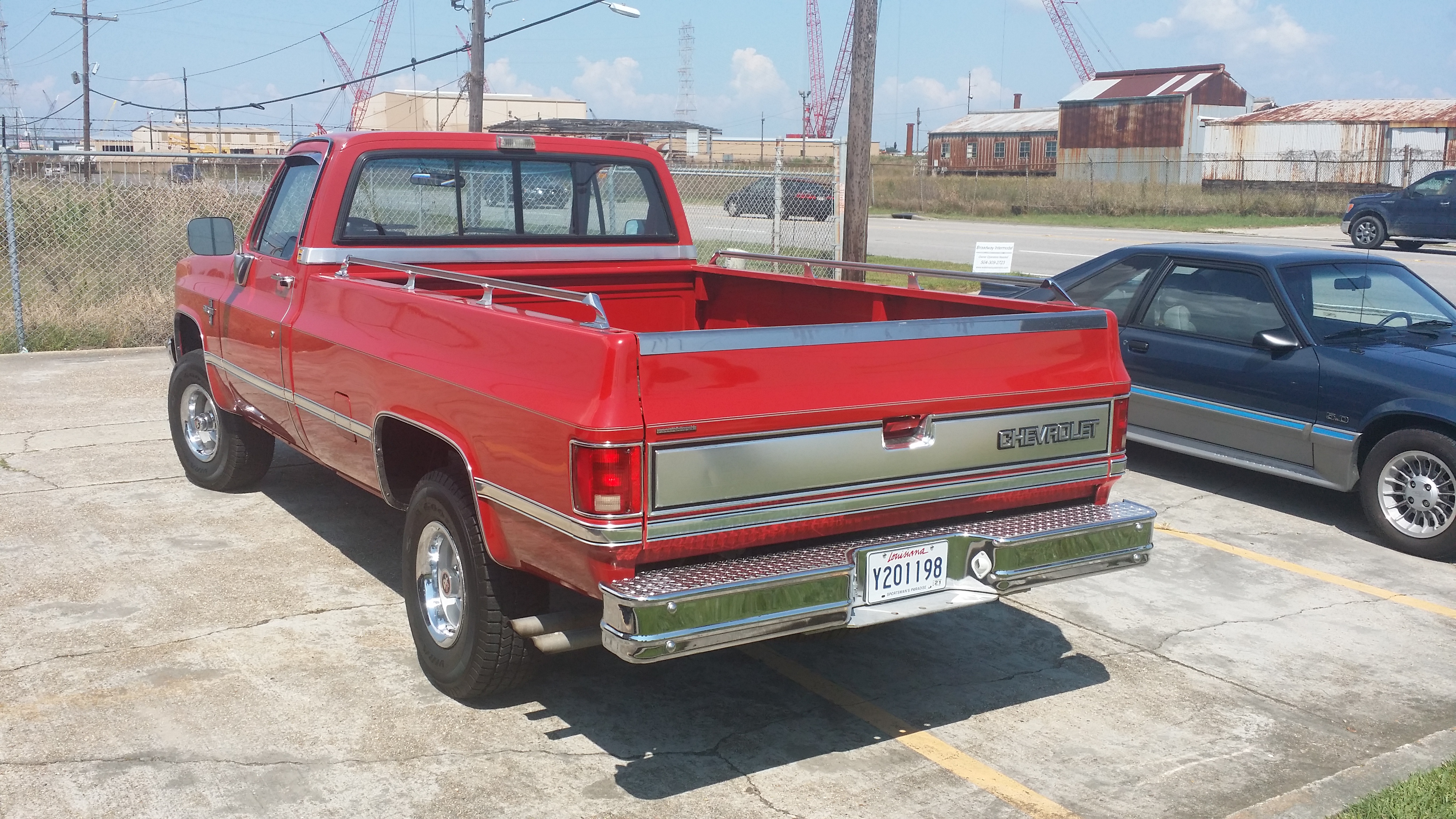 3rd Image of a 1987 CHEVROLET V10