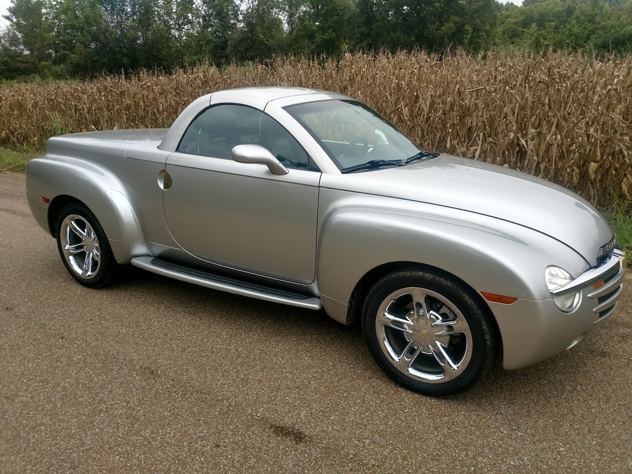 2nd Image of a 2006 CHEVROLET SSR