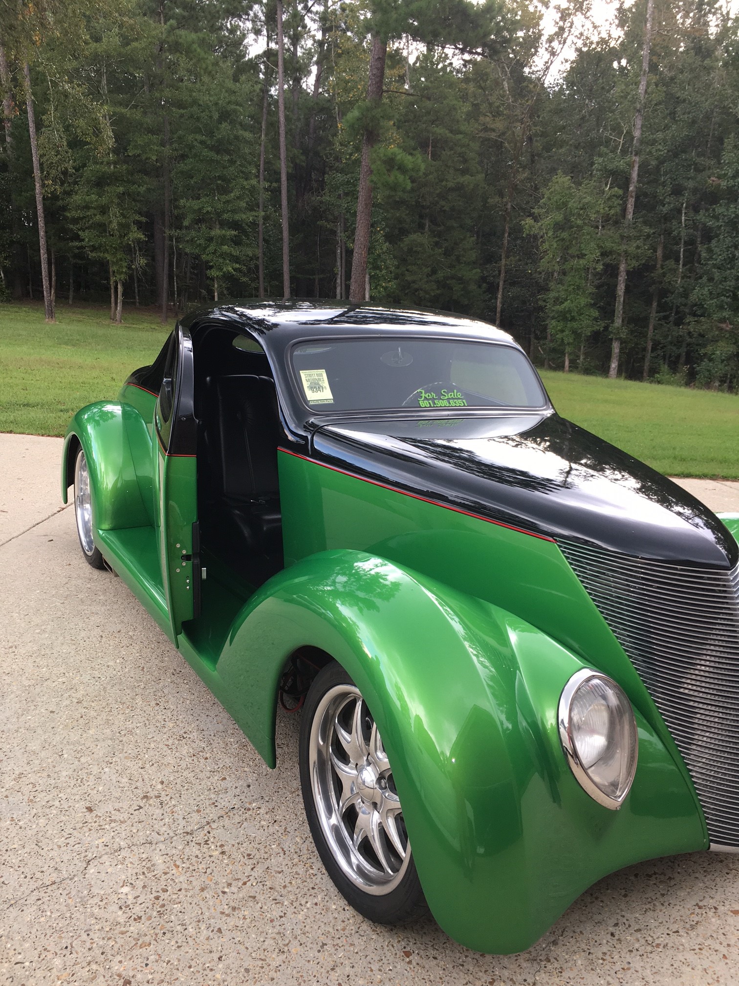 2nd Image of a 1937 FORD COUPE