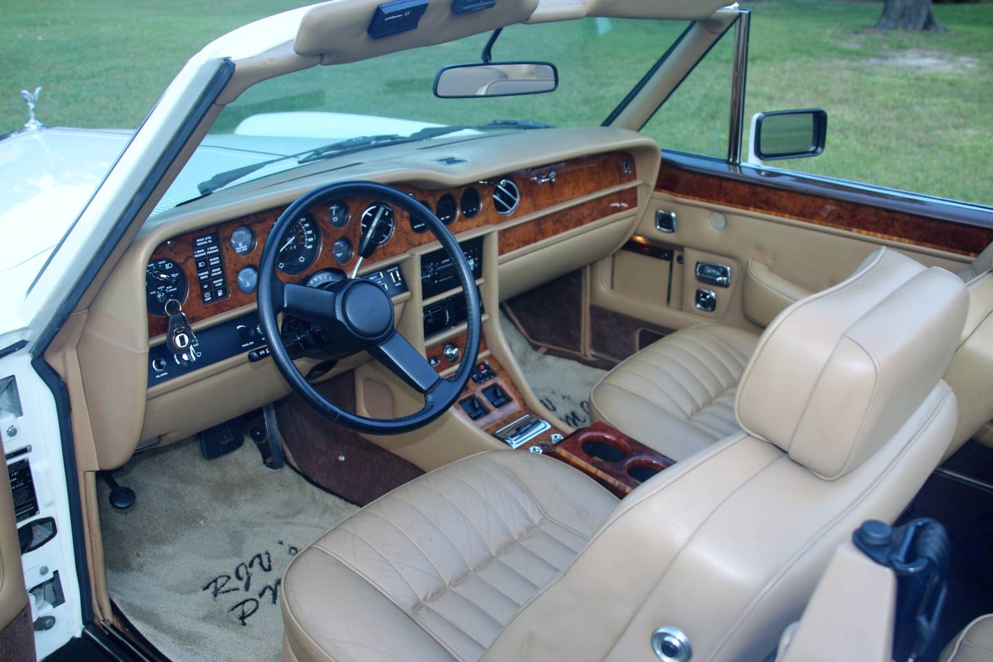 3rd Image of a 1987 ROLLS ROYCE CORNICHE II