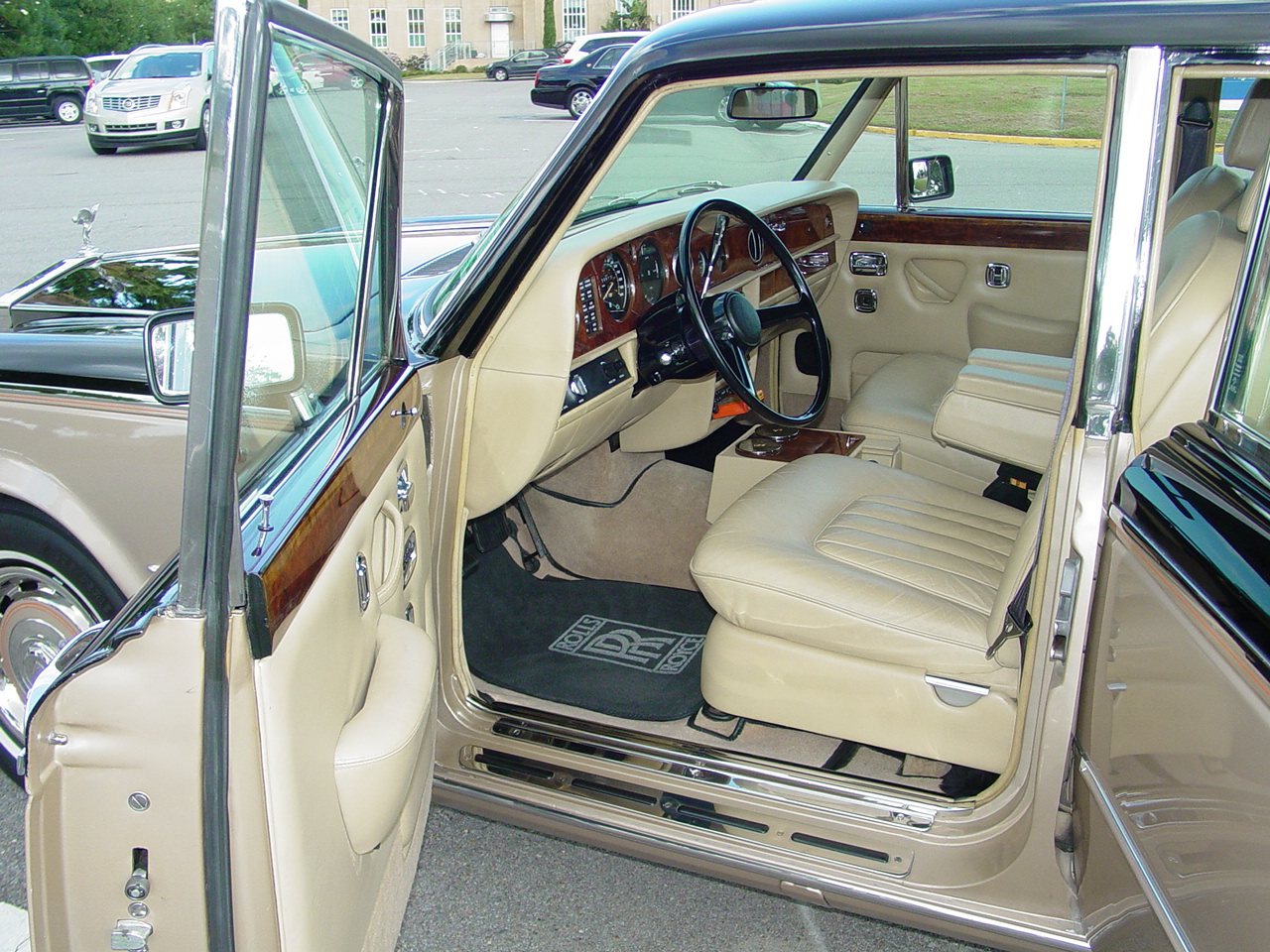 4th Image of a 1977 ROLLS ROYCE SILVER SHADOW II