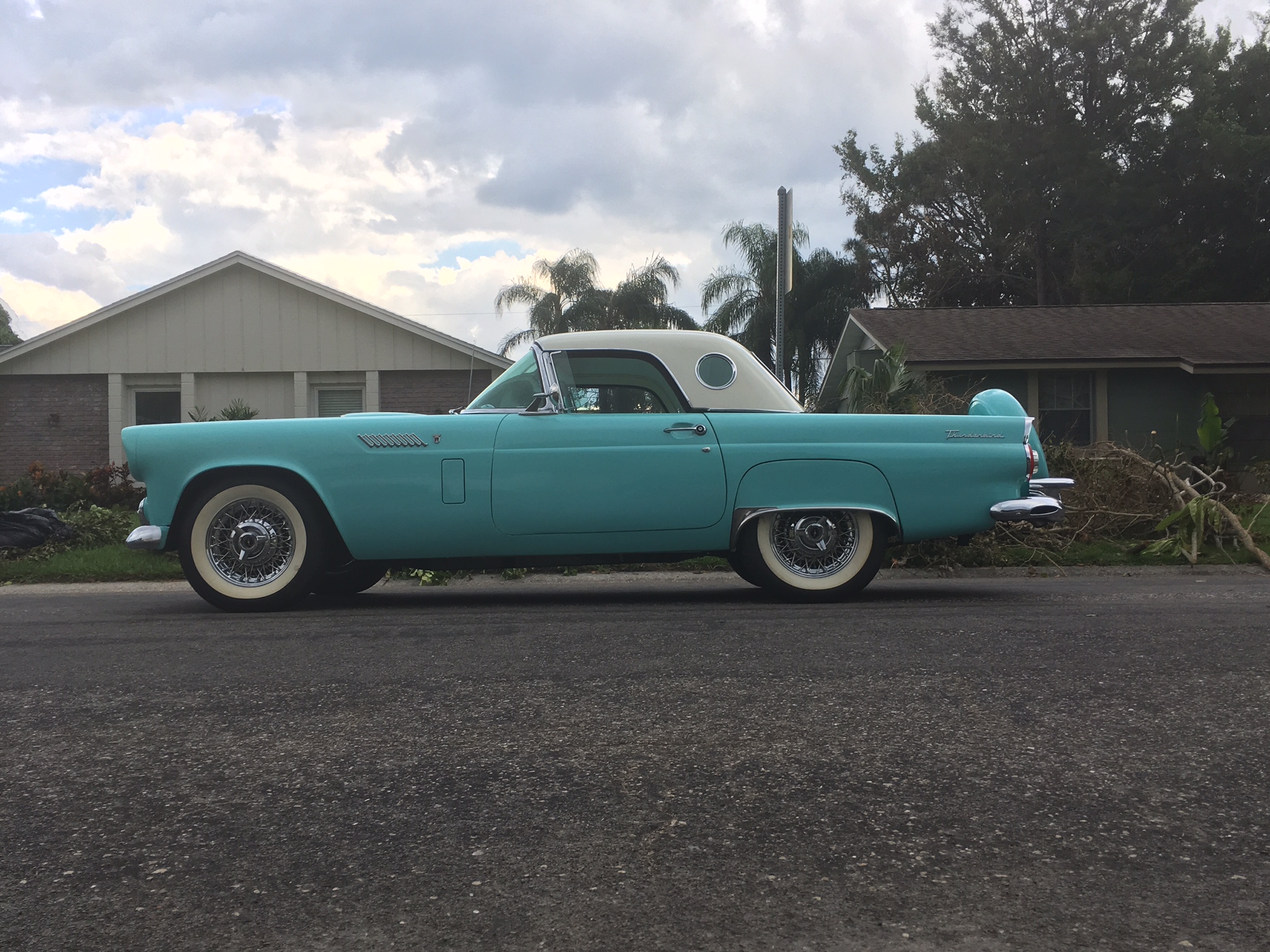 2nd Image of a 1956 FORD THUNDERBIRD