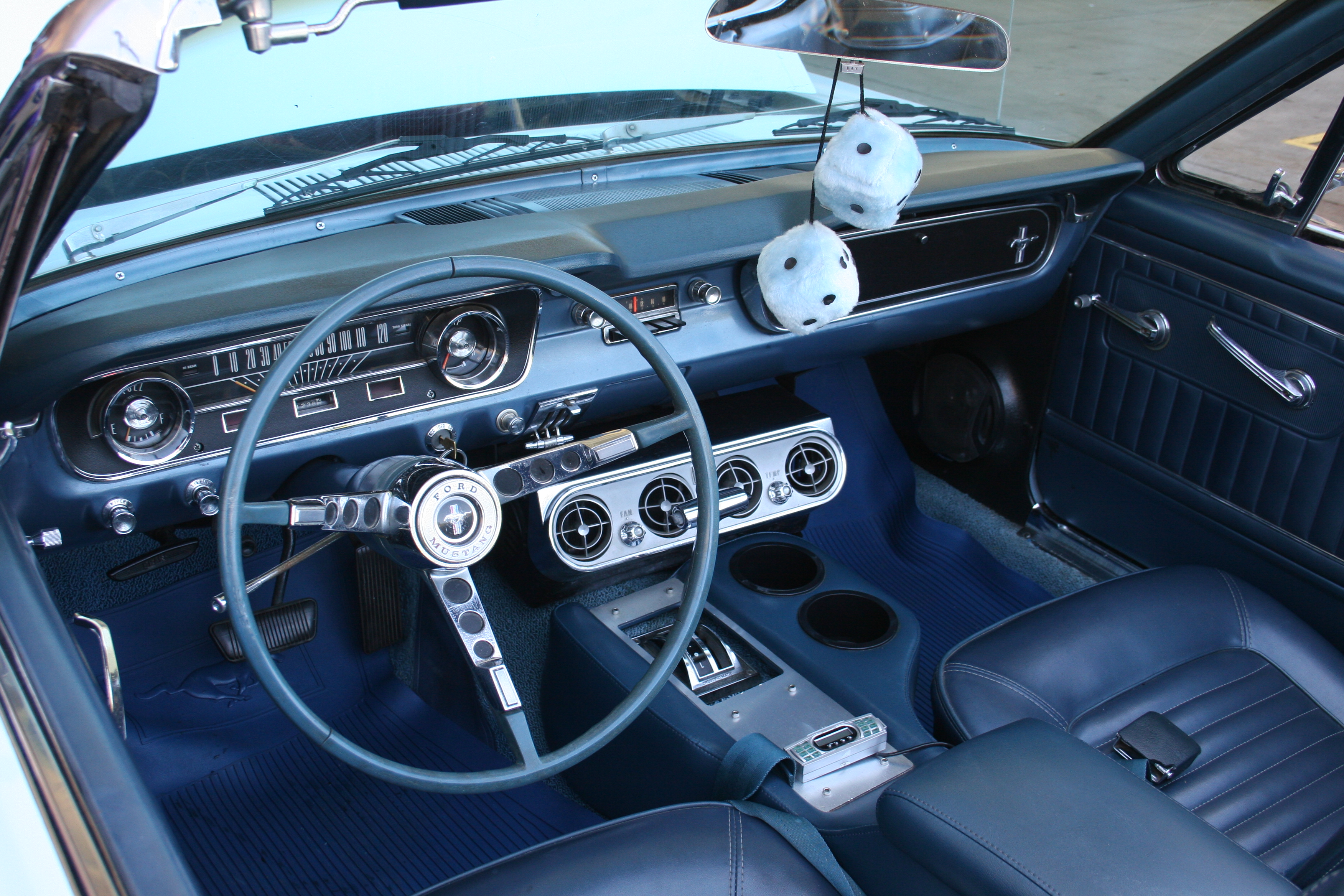 2nd Image of a 1965 FORD MUSTANG