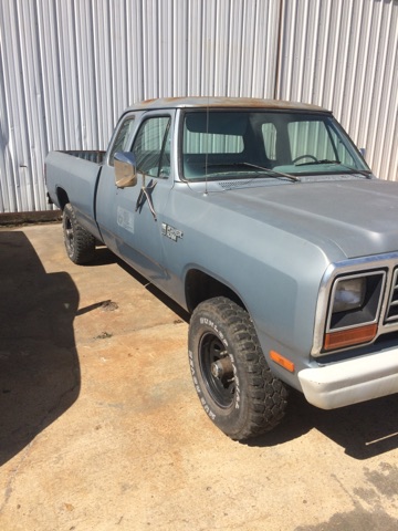 3rd Image of a 1981 DODGE W250 PICKUP 3/4 TON