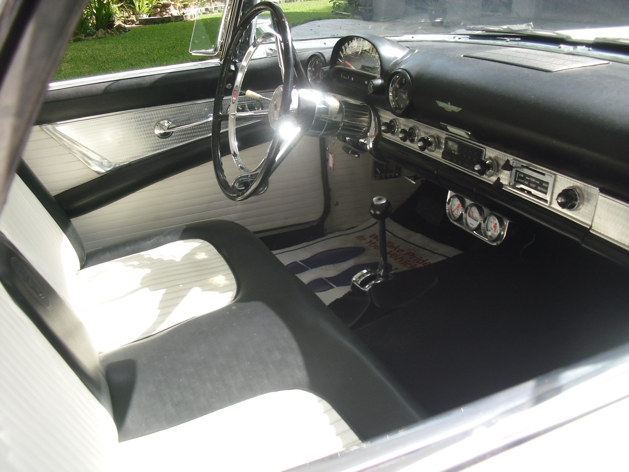 2nd Image of a 1956 FORD THUNDERBIRD