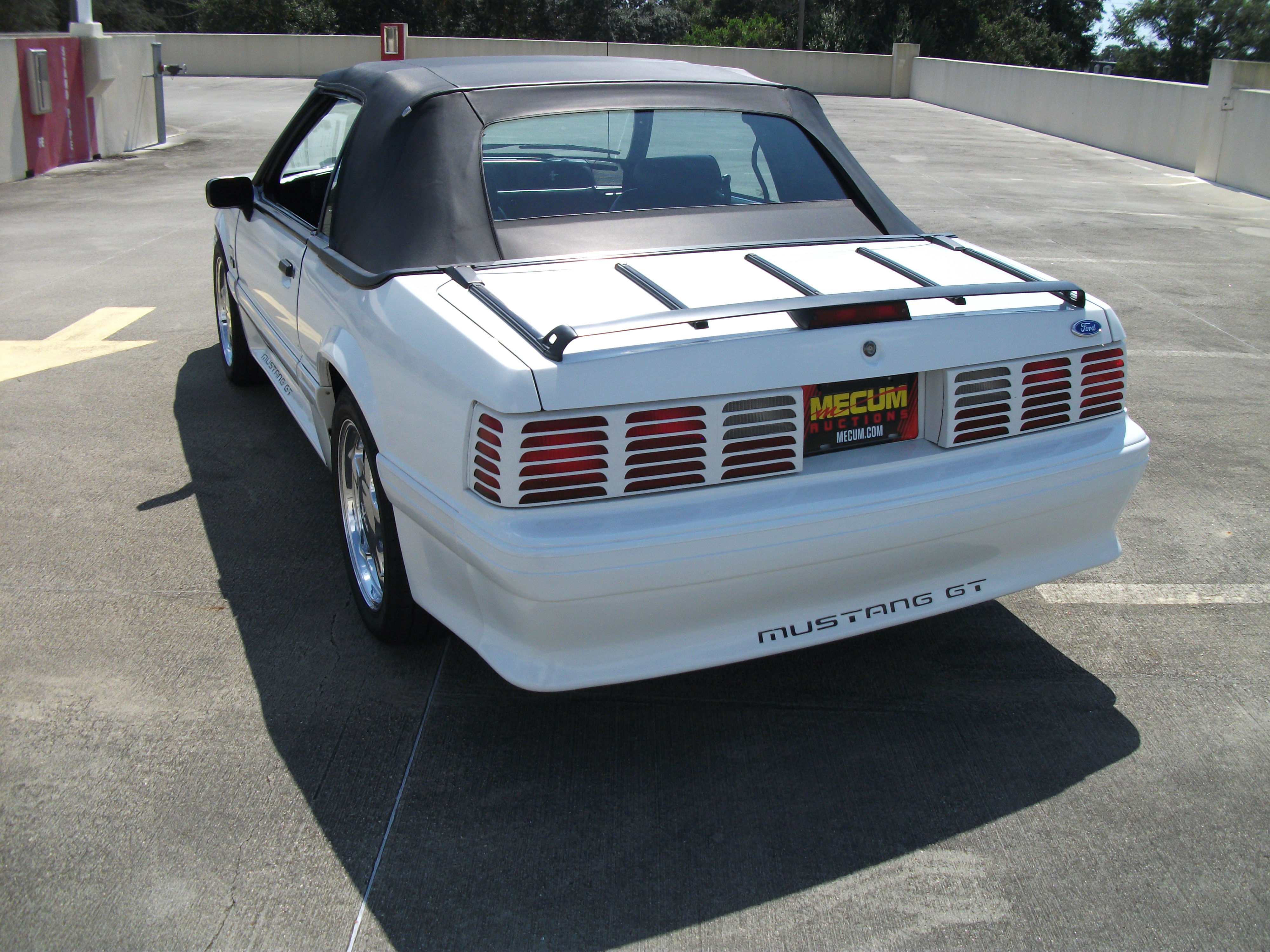 2nd Image of a 1990 FORD MUSTANG GT