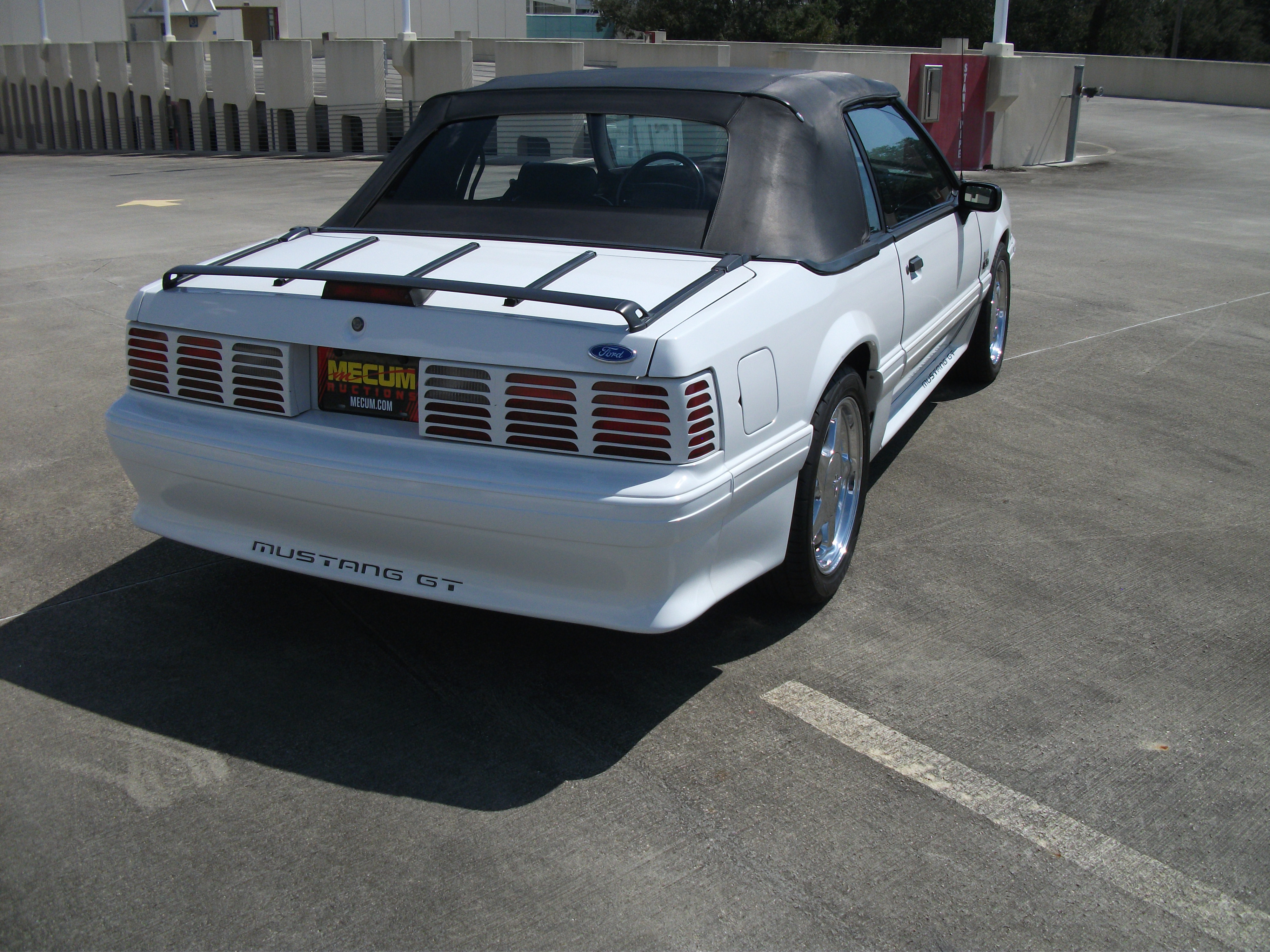 3rd Image of a 1990 FORD MUSTANG GT