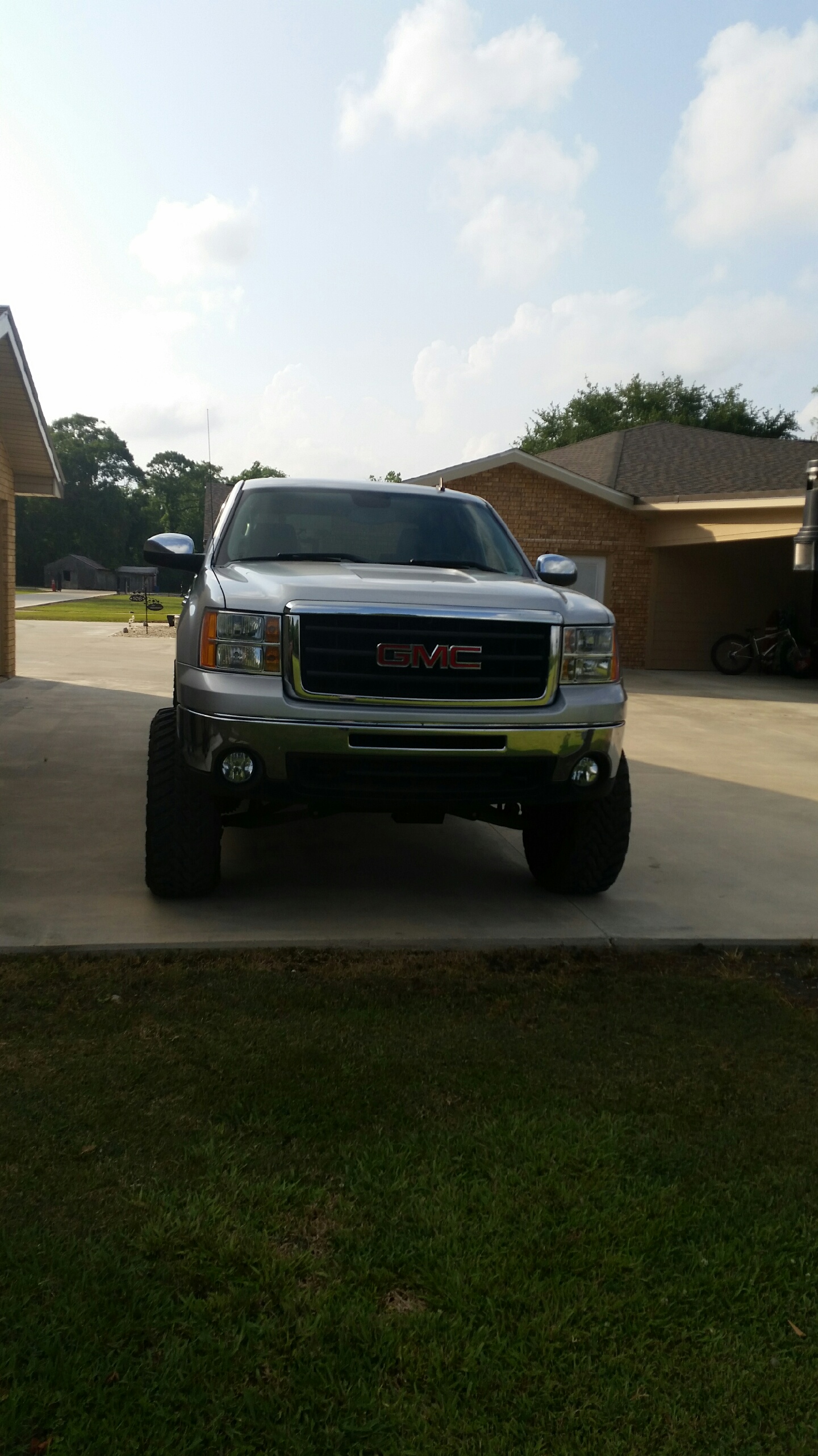 2nd Image of a 2011 GMC SIERRA 1500 SLE