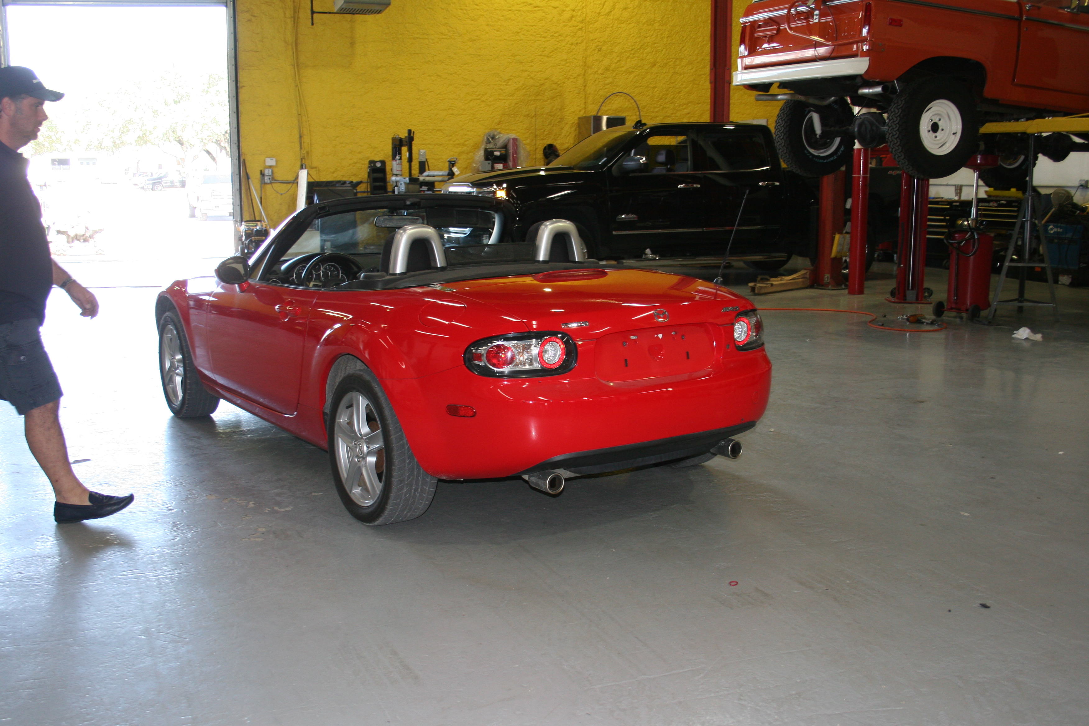 5th Image of a 2006 MAZDA MX-5 MIATA