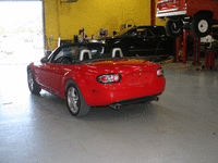 Image 3 of 8 of a 2006 MAZDA MX-5 MIATA