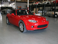 Image 4 of 8 of a 2006 MAZDA MX-5 MIATA