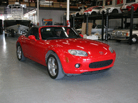 Image 5 of 8 of a 2006 MAZDA MX-5 MIATA