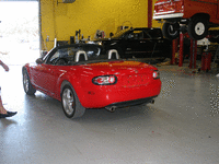 Image 6 of 8 of a 2006 MAZDA MX-5 MIATA