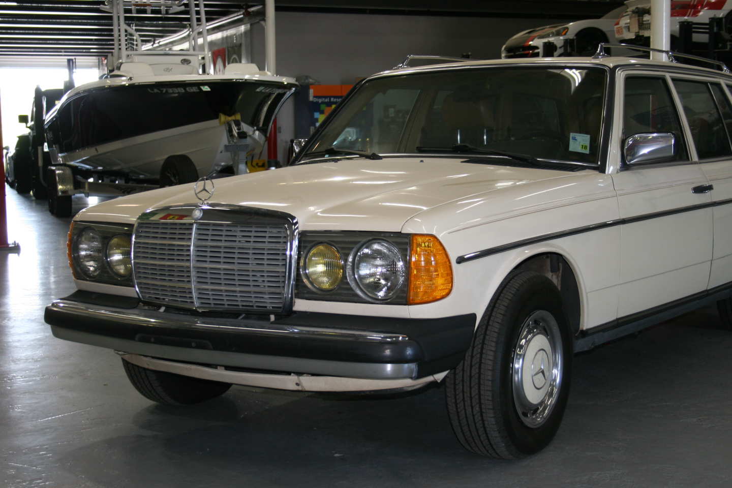 1st Image of a 1985 MERCEDES 300TD