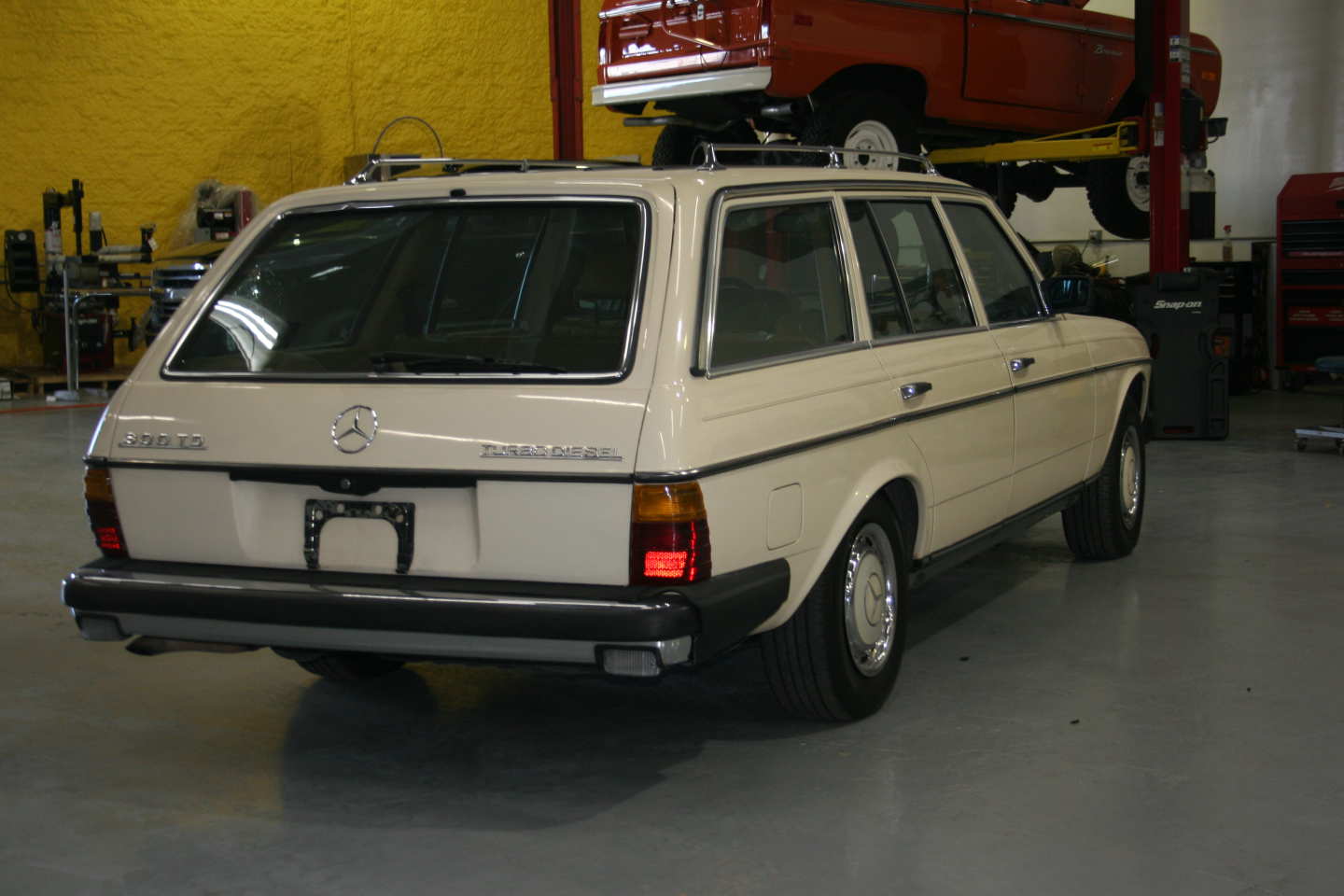 5th Image of a 1985 MERCEDES 300TD
