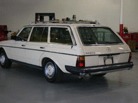 Image 5 of 18 of a 1985 MERCEDES 300TD