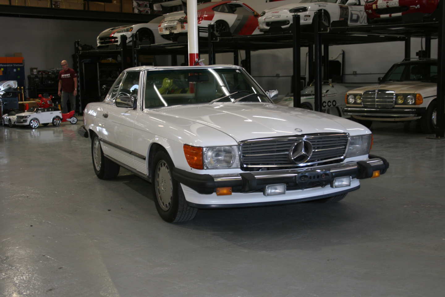 2nd Image of a 1989 MERCEDES-BENZ 560 560SL