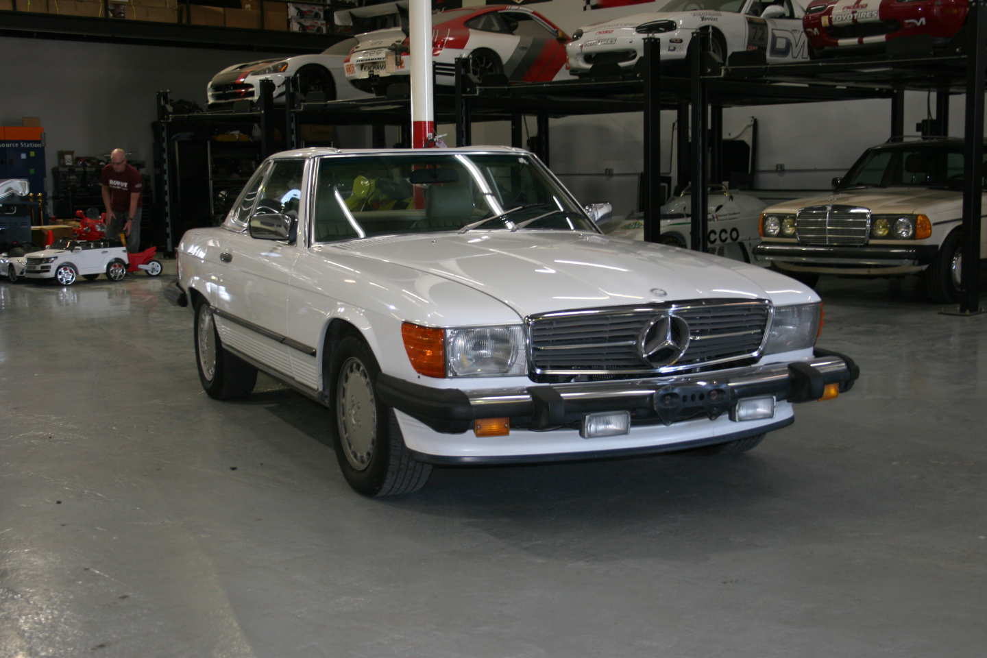 3rd Image of a 1989 MERCEDES-BENZ 560 560SL