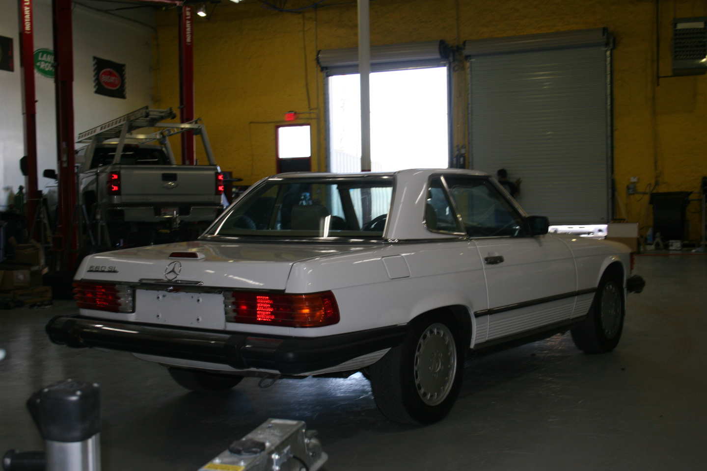 4th Image of a 1989 MERCEDES-BENZ 560 560SL