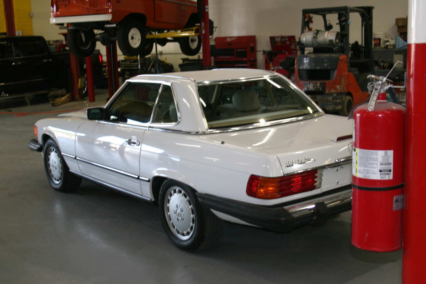 7th Image of a 1989 MERCEDES-BENZ 560 560SL