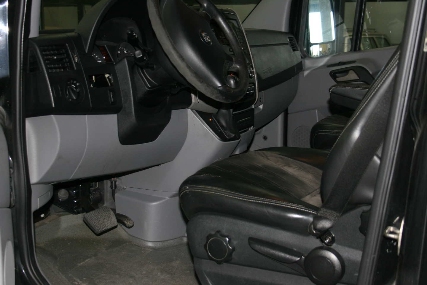 4th Image of a 2008 DODGE SPRINTER-LIMO