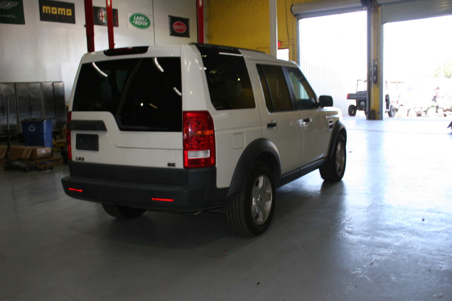 2nd Image of a 2006 LANDROVER LR3