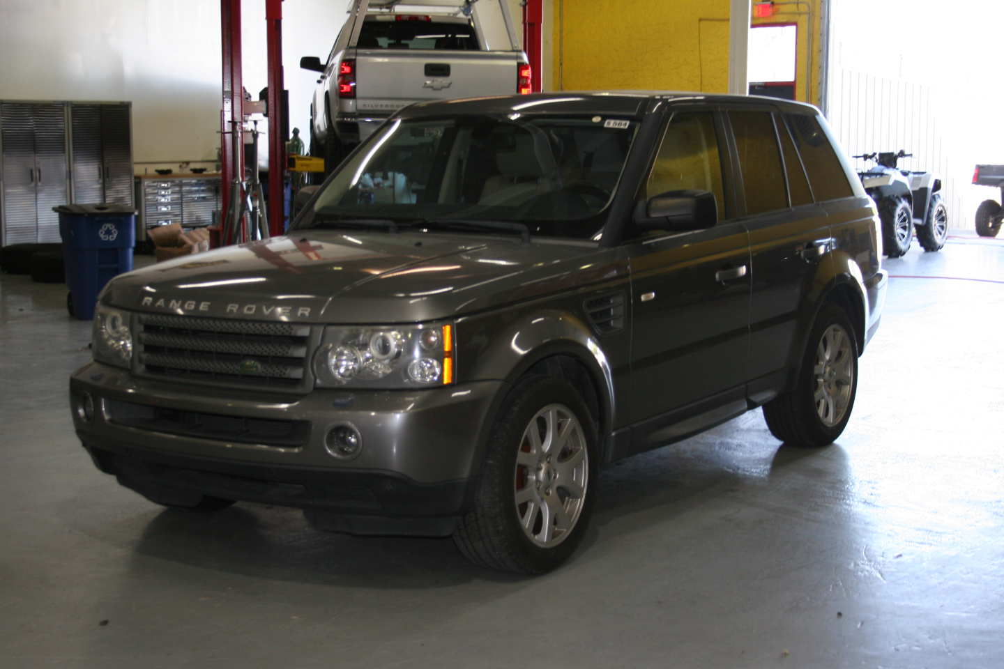 3rd Image of a 2009 LAND ROVER RANGE ROVER SPORT HSE