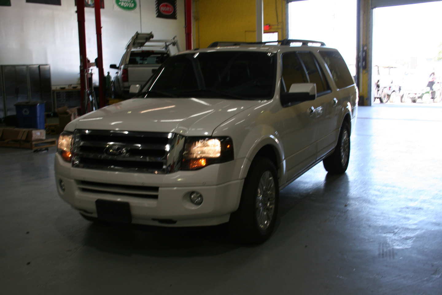 2nd Image of a 2013 FORD EXPEDITION EL LIMITED