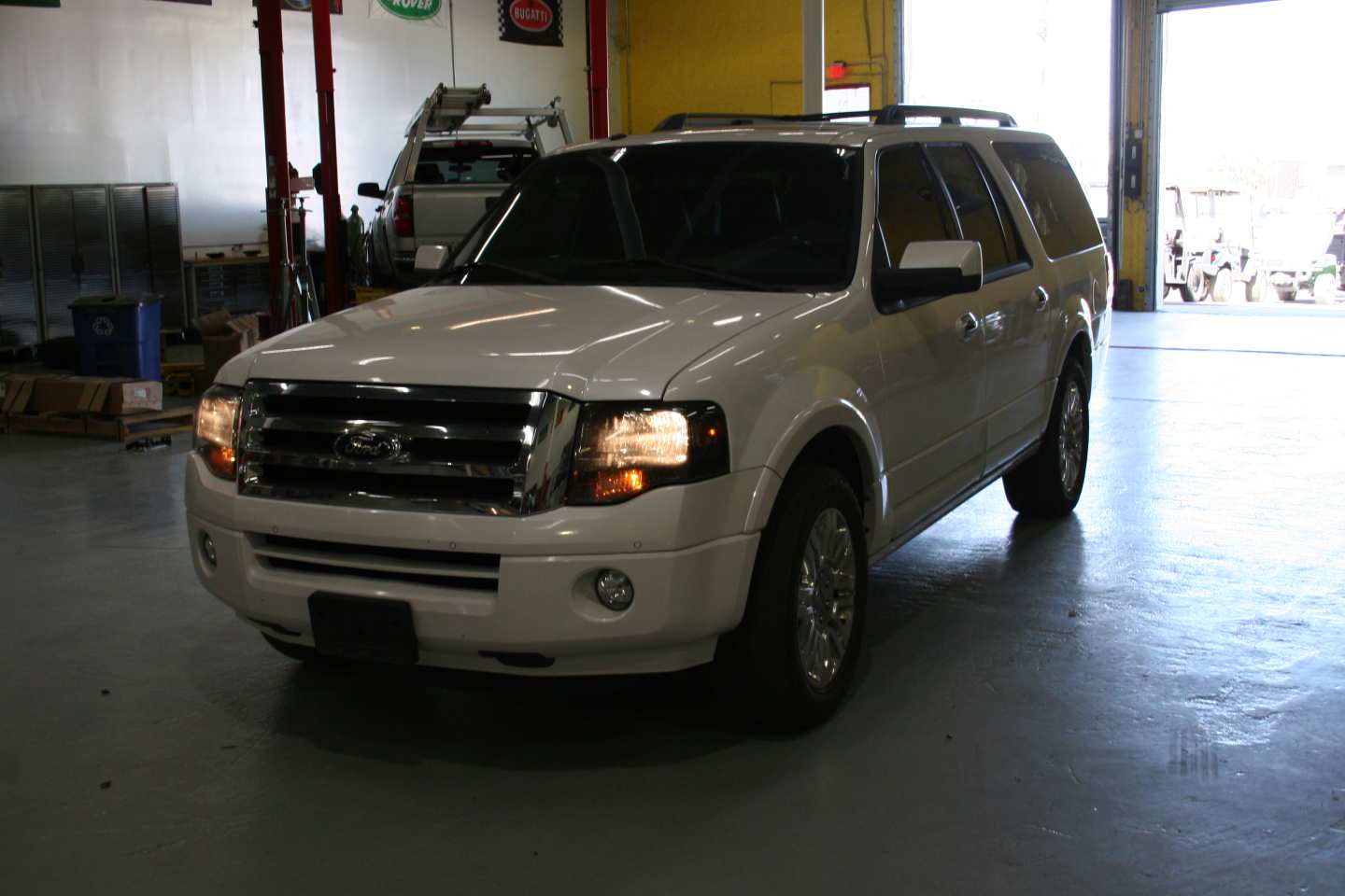 3rd Image of a 2013 FORD EXPEDITION EL LIMITED