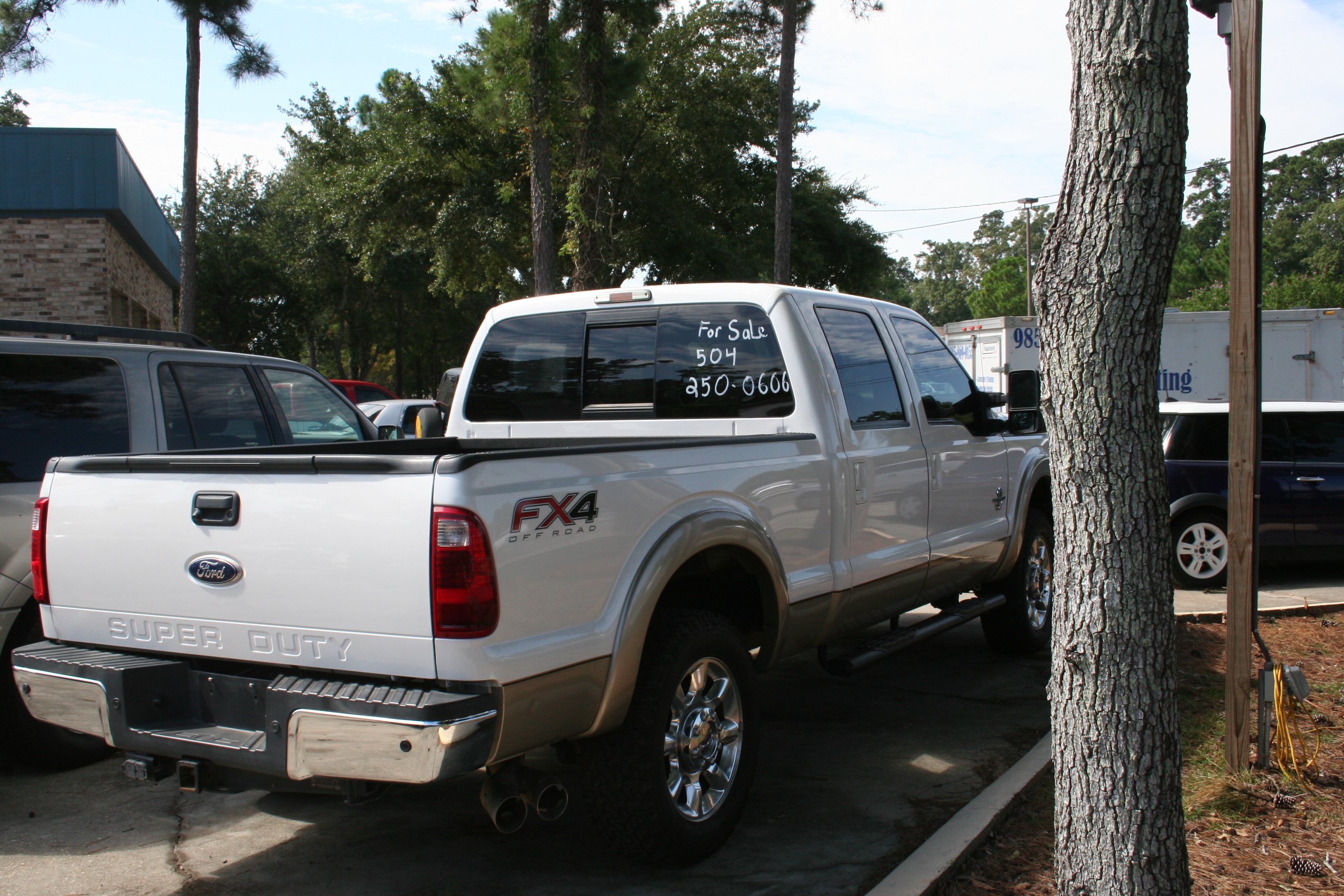 2nd Image of a 2012 FORD F250