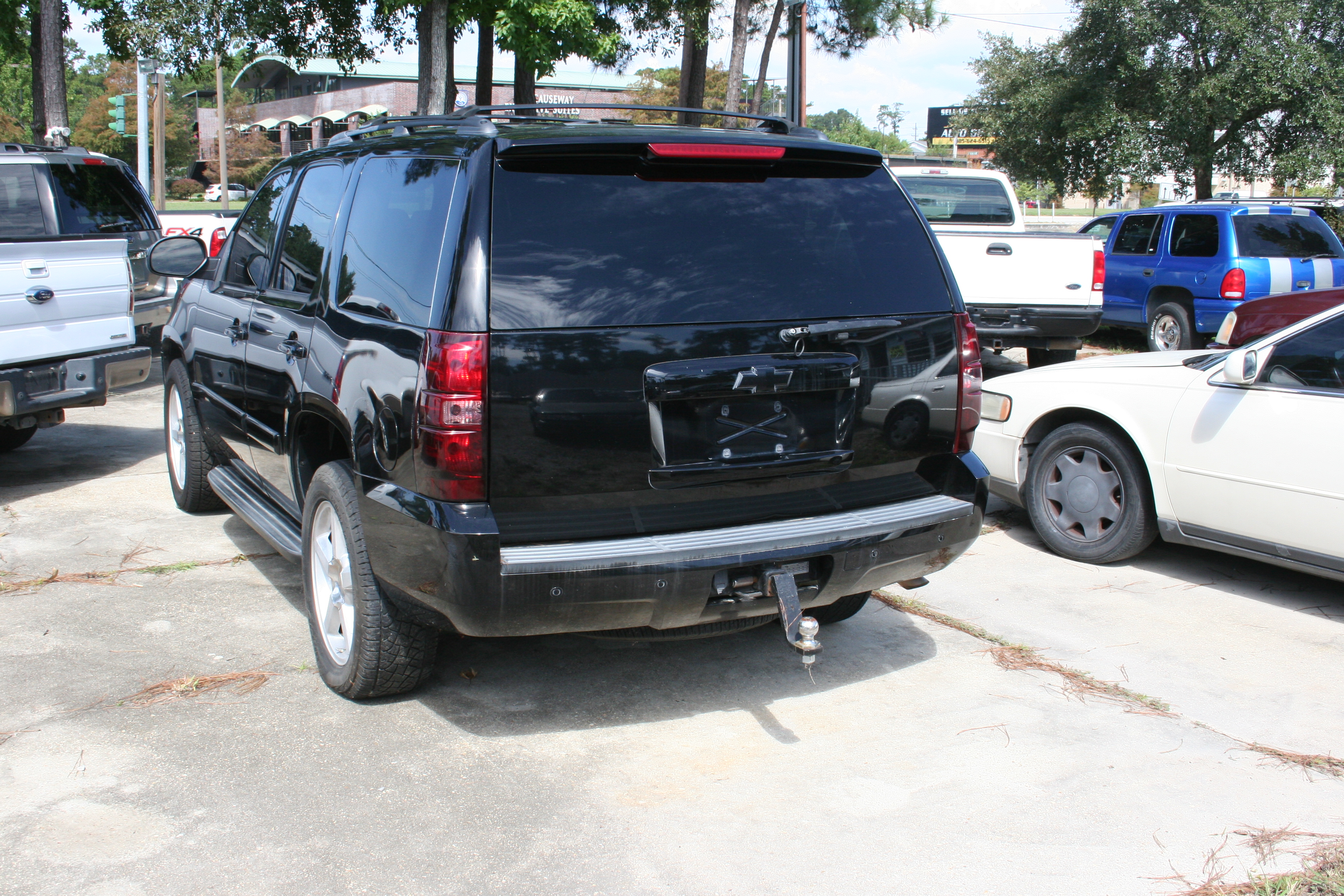 2nd Image of a 2009 CHEVROLET TAHOE