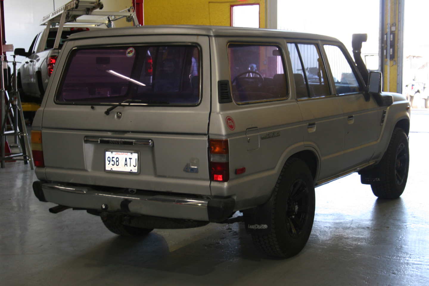 2nd Image of a 1987 TOYOTA LAND CRUISER