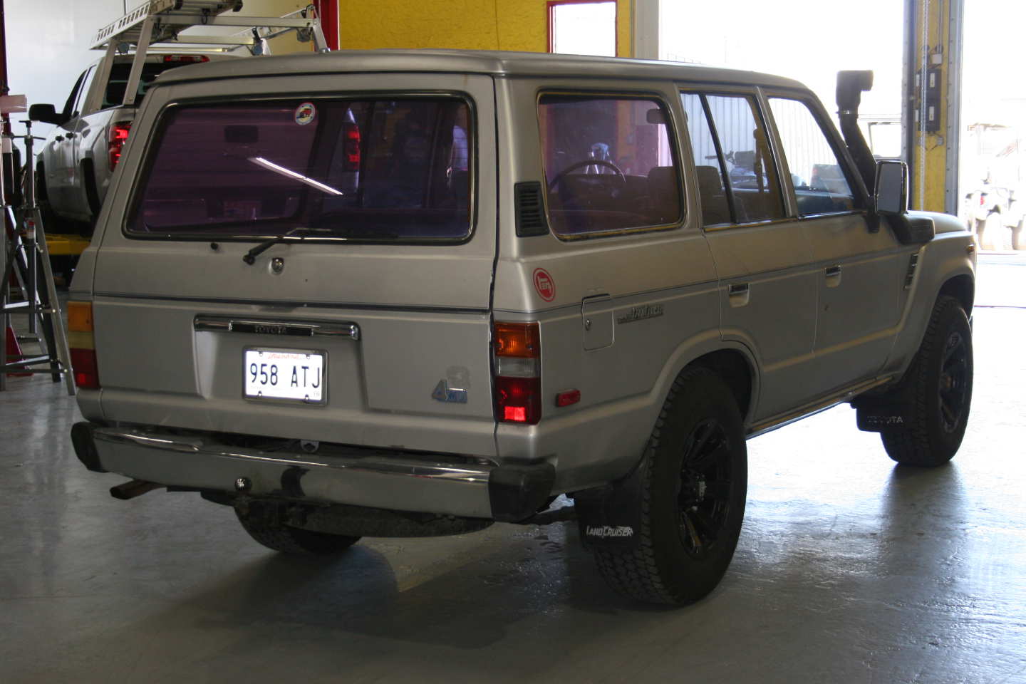 3rd Image of a 1987 TOYOTA LAND CRUISER