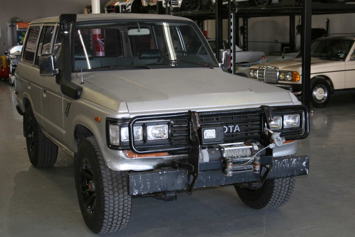 4th Image of a 1987 TOYOTA LAND CRUISER