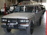 Image 7 of 15 of a 1987 TOYOTA LAND CRUISER
