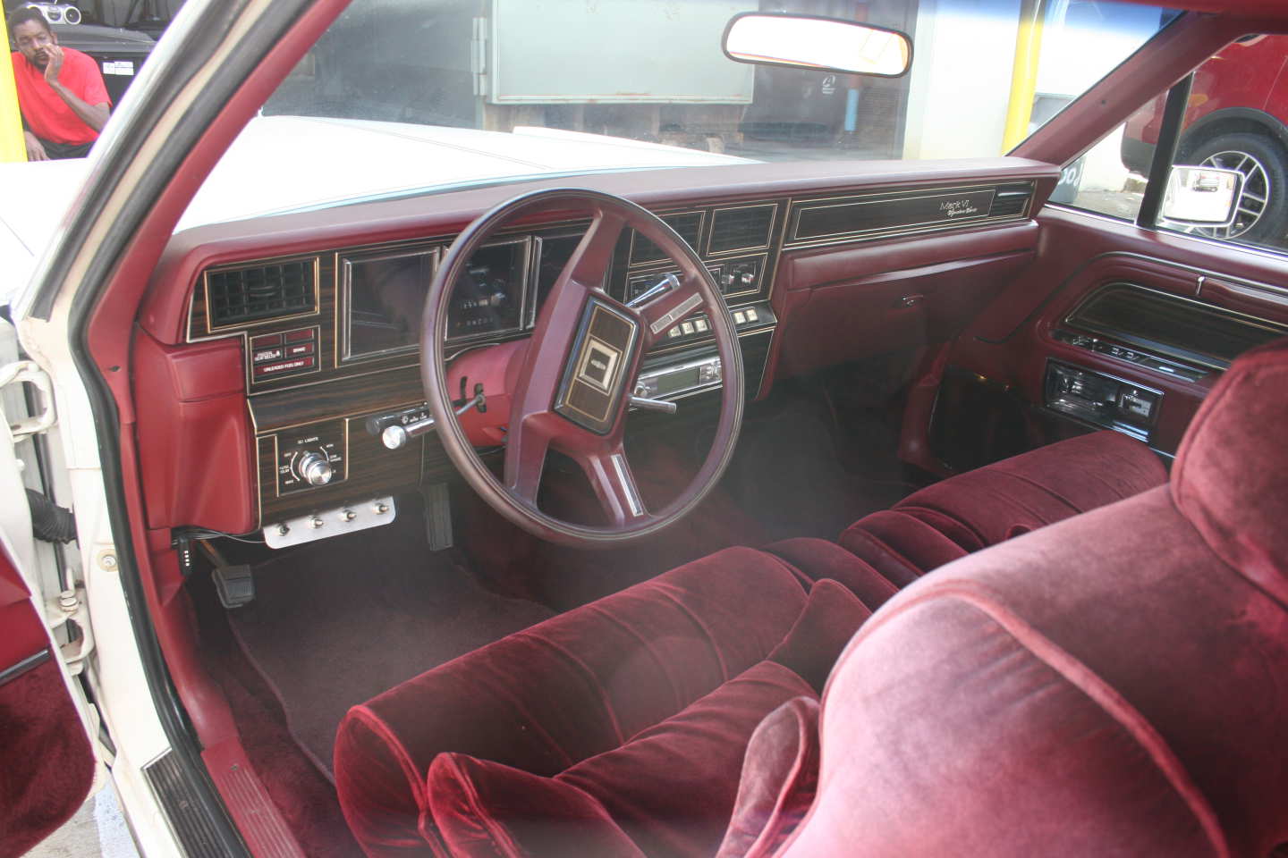 2nd Image of a 1983 LINCOLN MARK VI