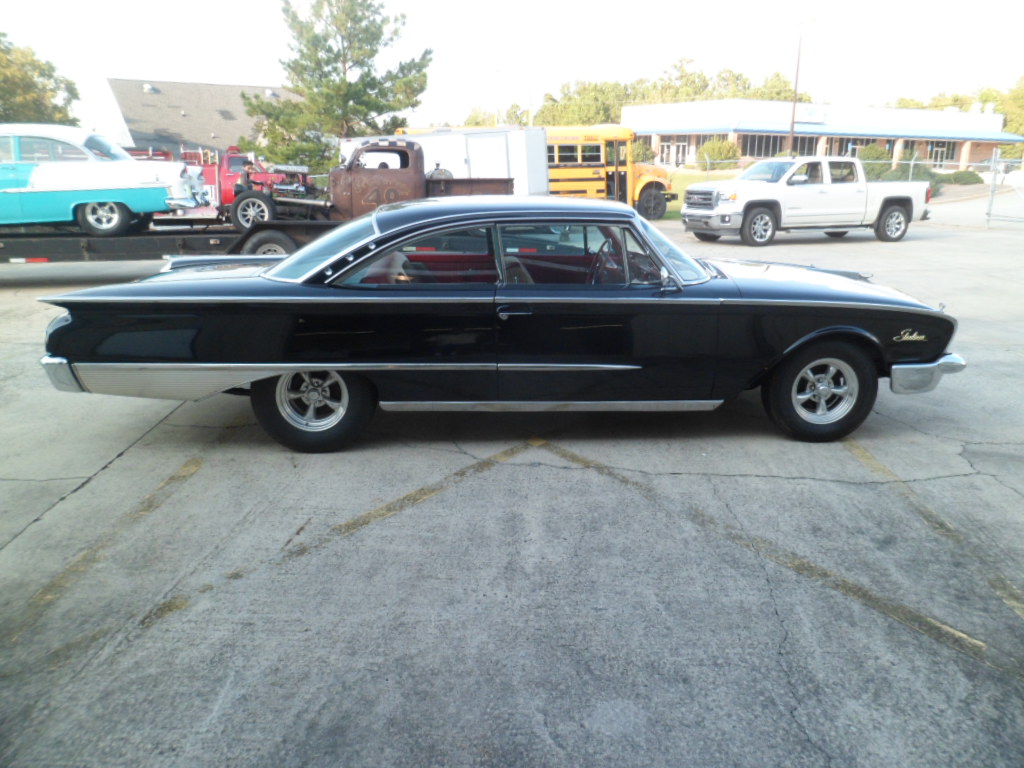 1st Image of a 1960 FORD STARLINER