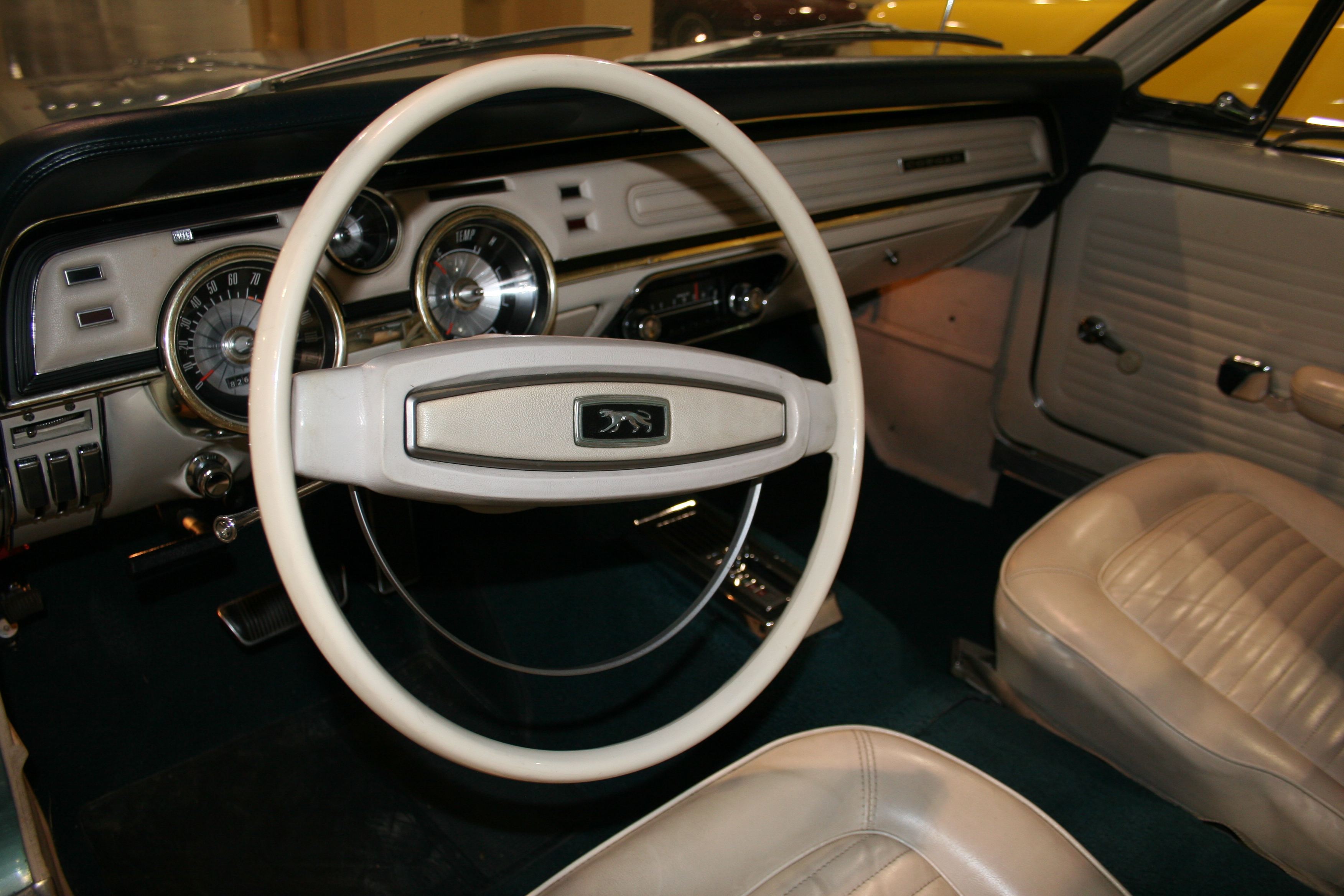 3rd Image of a 1968 MERCURY COUGAR